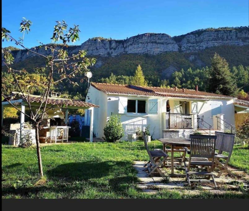 La Maison Des Pins Saint-Julien-du-Verdon Kültér fotó